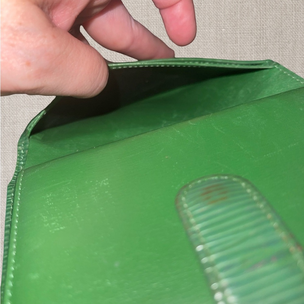 Louis Vuitton Green Bifold Kisslock Wallet/MI0975 - Picture 15 of 15